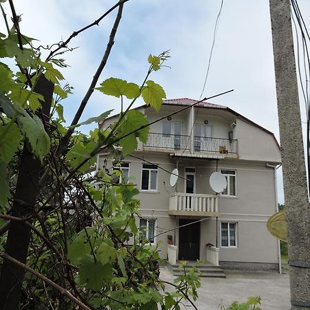 마킨자우리 Shamil House 게스트하우스 외부 사진