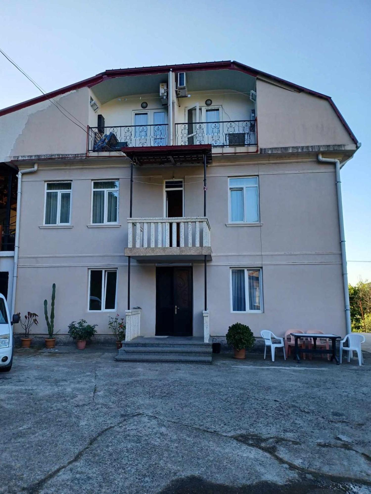 마킨자우리 Shamil House 게스트하우스 외부 사진