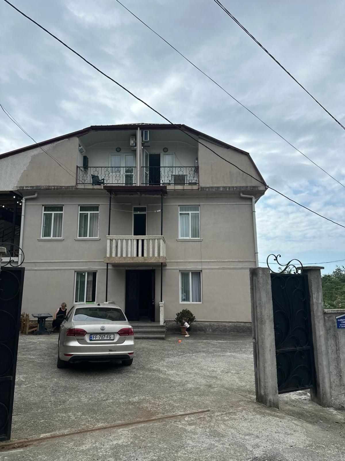 마킨자우리 Shamil House 게스트하우스 외부 사진