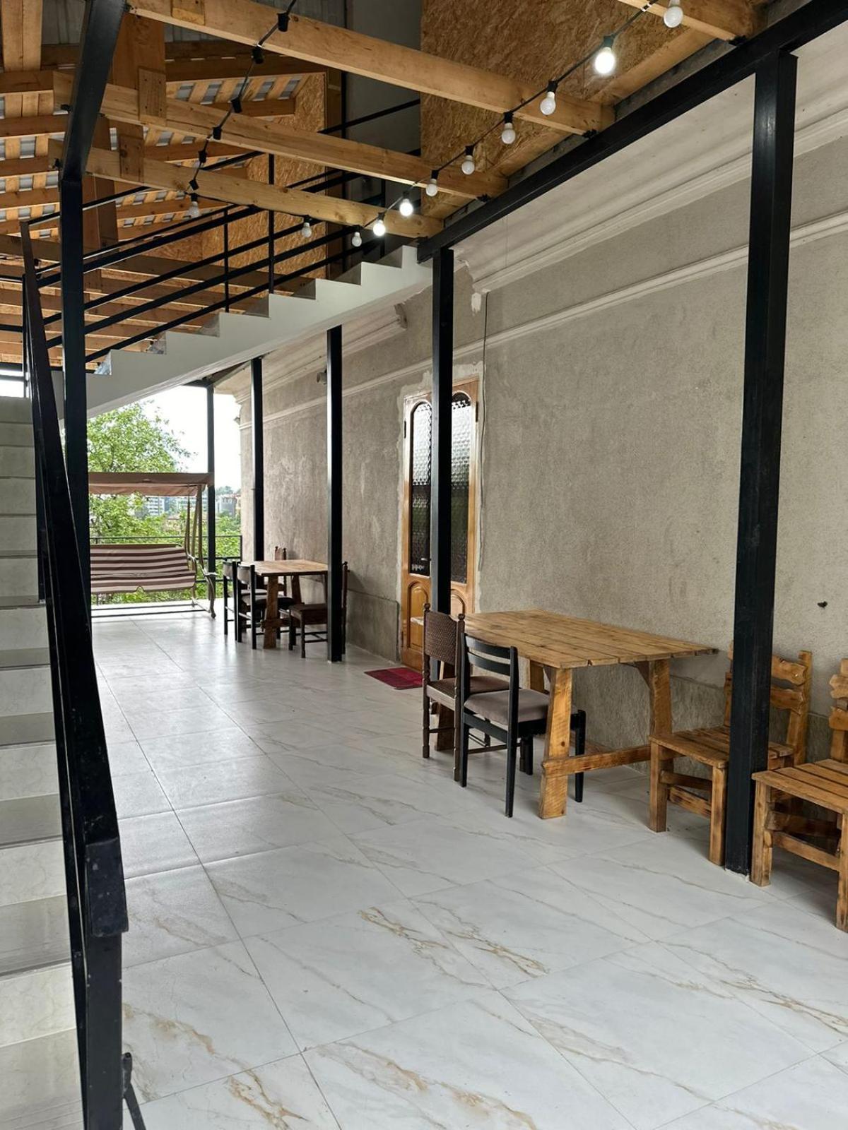 마킨자우리 Shamil House 게스트하우스 외부 사진