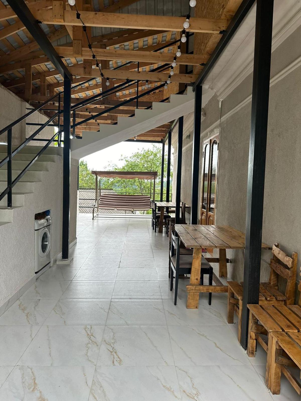 마킨자우리 Shamil House 게스트하우스 외부 사진