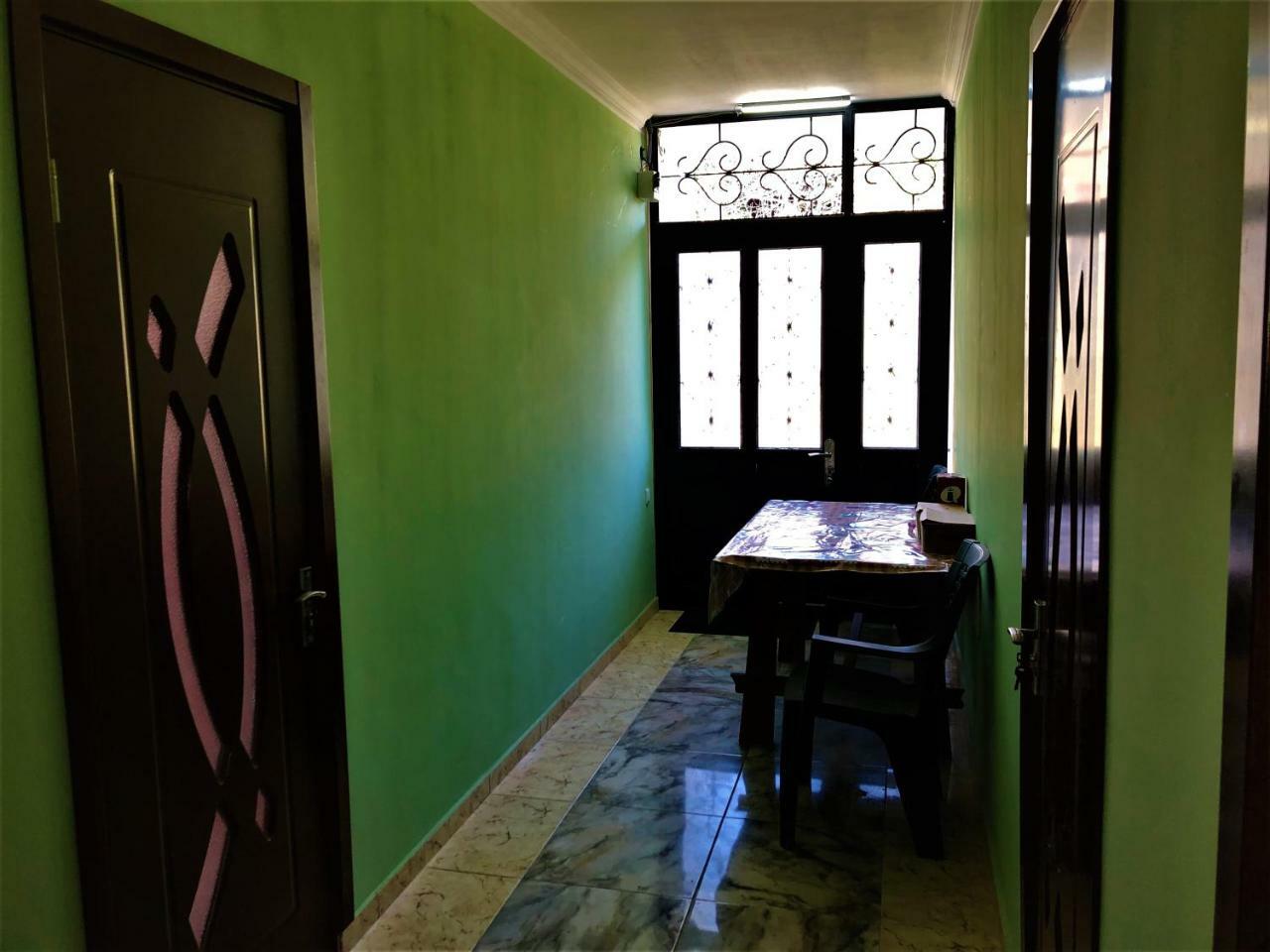 마킨자우리 Shamil House 게스트하우스 외부 사진
